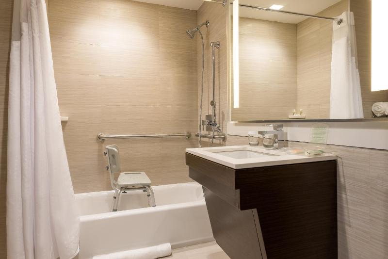 King Room - Hearing Accessible image 2