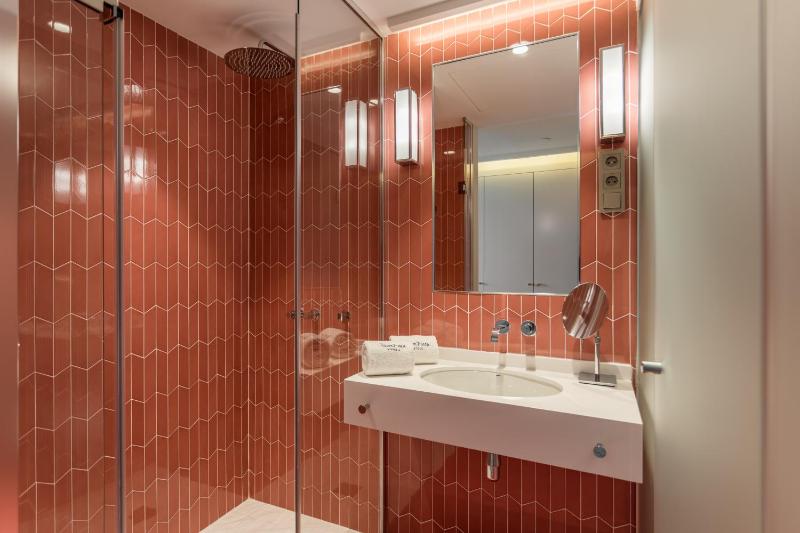 Superior Double Room with Gran Via view image 3