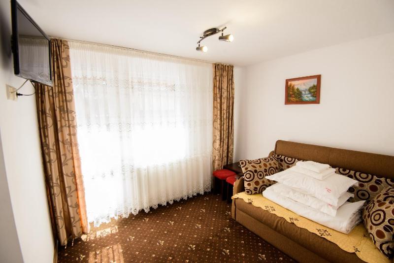 Triple Room with Balcony image 2