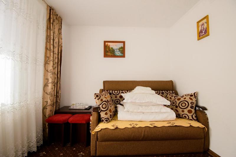 Triple Room with Balcony image 3
