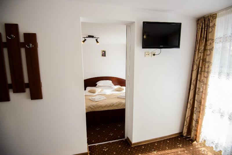 Triple Room with Balcony image 4