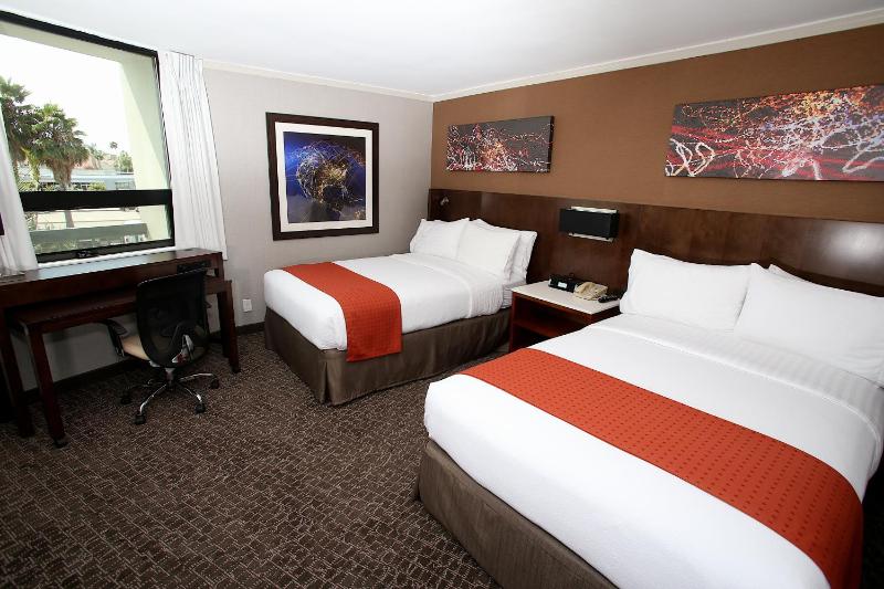 Premium Double Room with Two Double Beds image 2