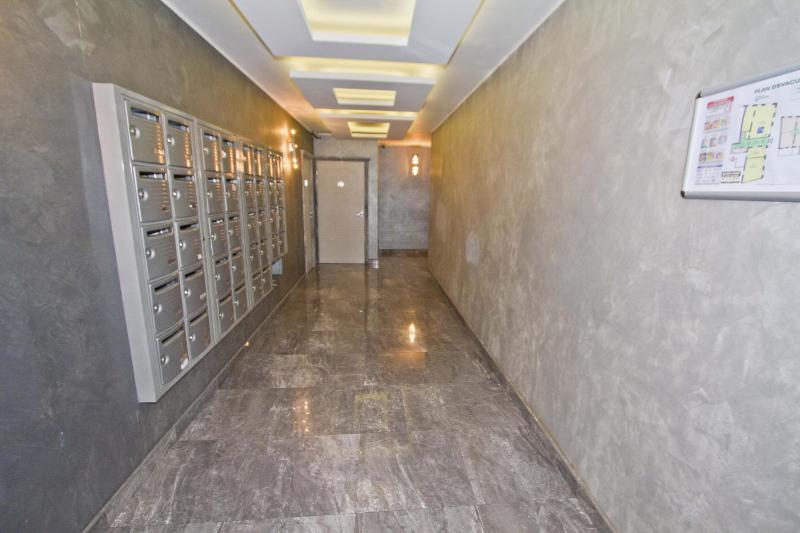 One-Bedroom Apartment image 4