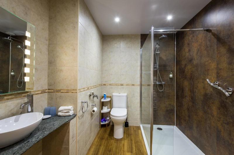 Portland House - image 4