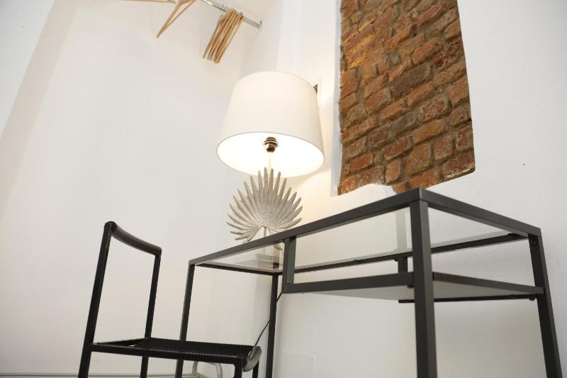 Single Room image 3
