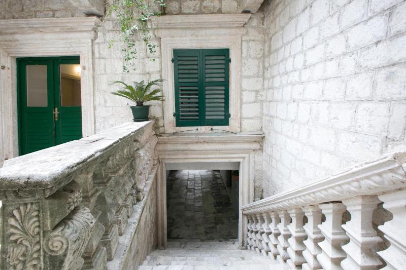 Studio Apartment image 3