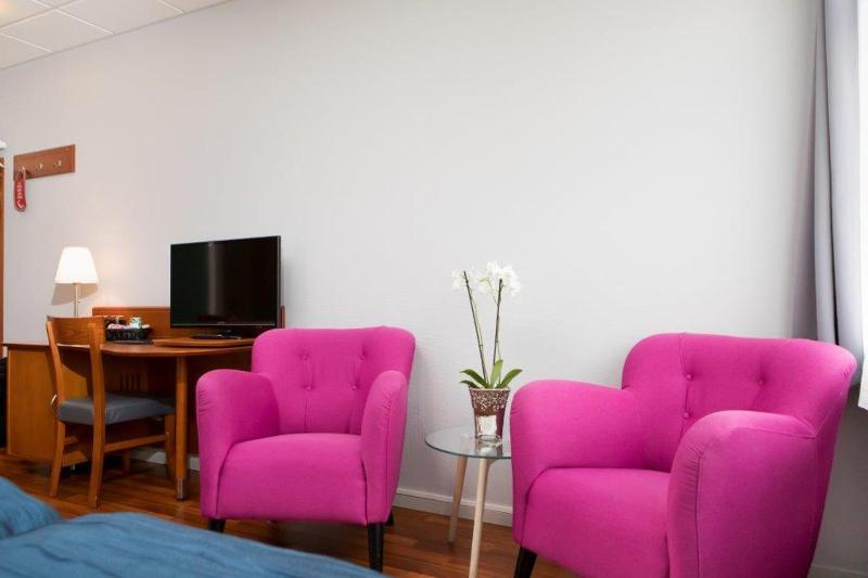 Single Room image 3