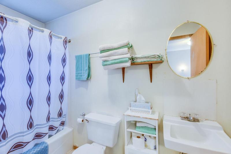 Studio Cabin with Two Queen Beds image 2