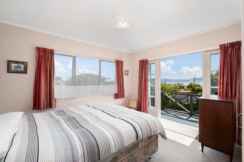 Lake Vista at Two Mile Bay- Taupo Central Home - image 14