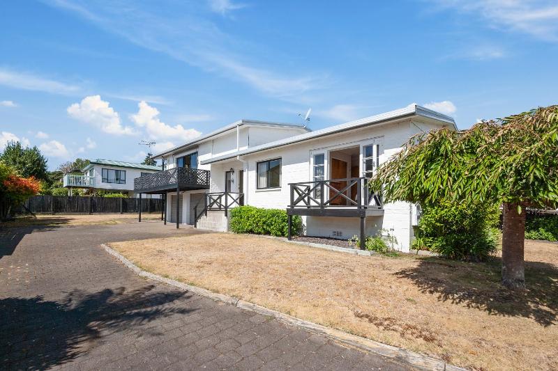 Lake Vista at Two Mile Bay- Taupo Central Home - image 3
