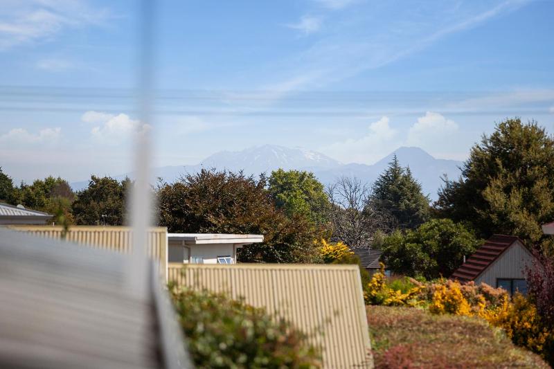 Lake Vista at Two Mile Bay- Taupo Central Home - image 9