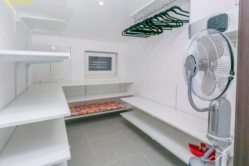 One-Bedroom Apartment image 4