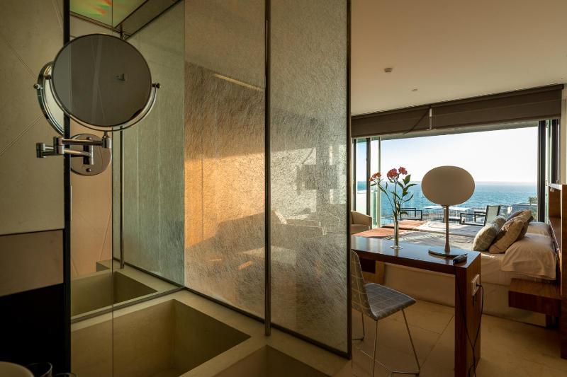 Standard Double Room image 3