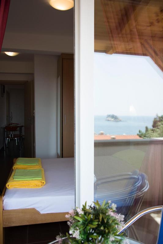 One-Bedroom Apartment with Terrace and Sea View image 2