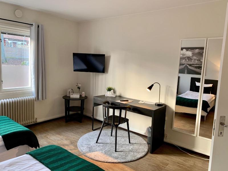 Family Room (2 Adults + 3 Children) image 3