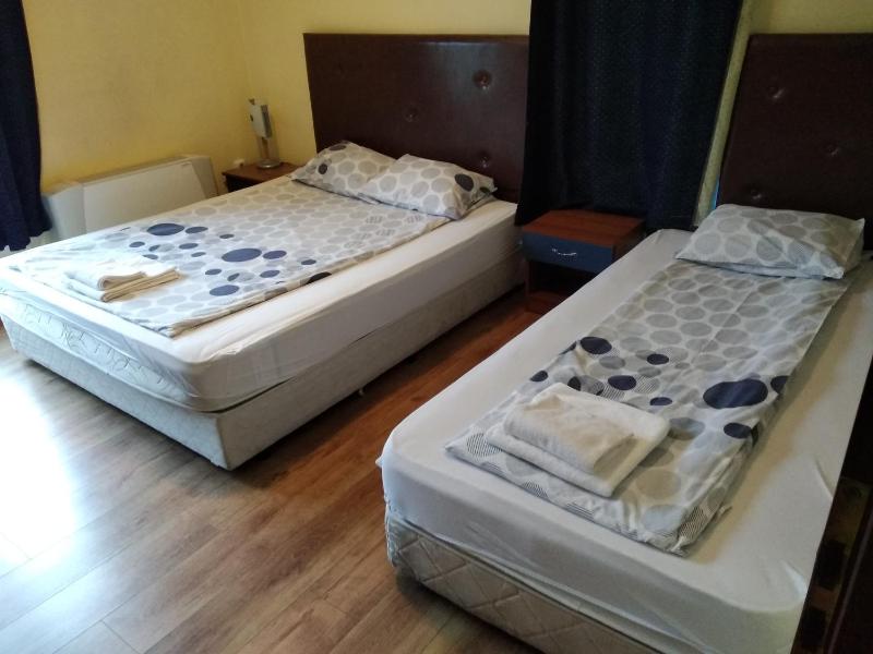 Double Room image 2