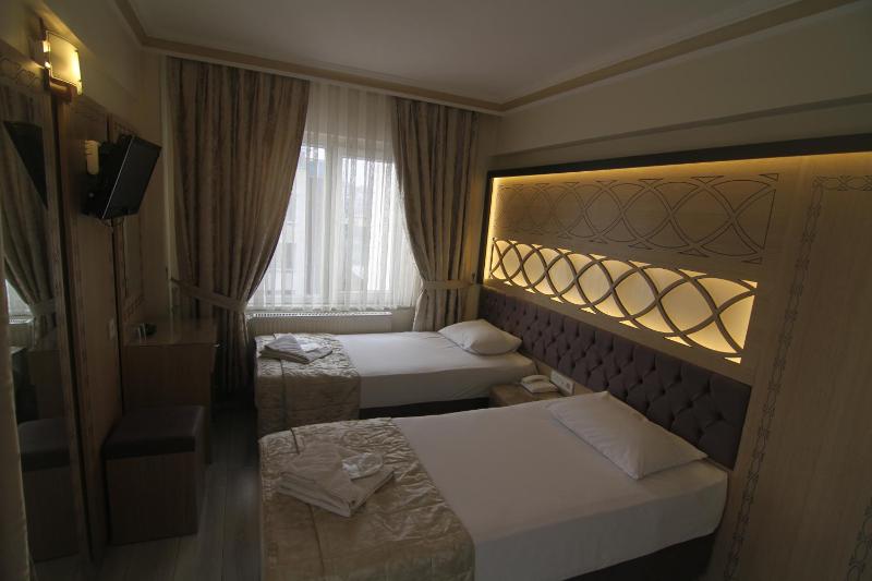 Double Room image 4