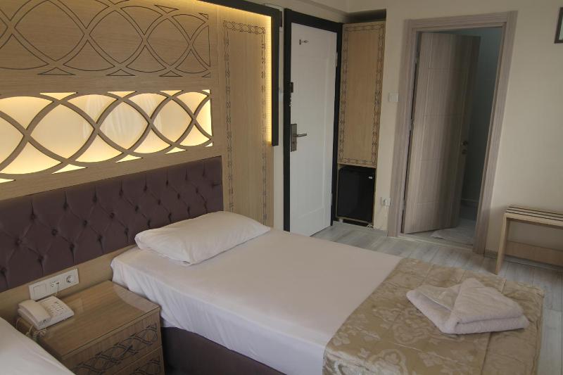 Double Room image 3
