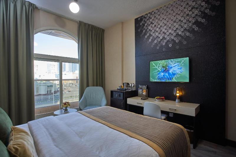 Deluxe King Room image 1