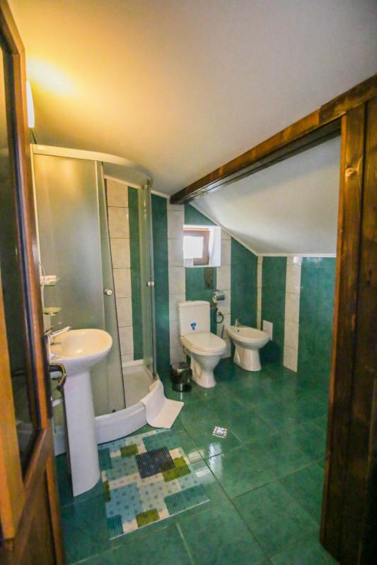 Family Room image 2