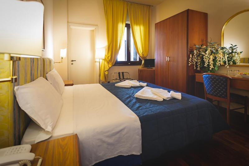 Standard Double Room image 1