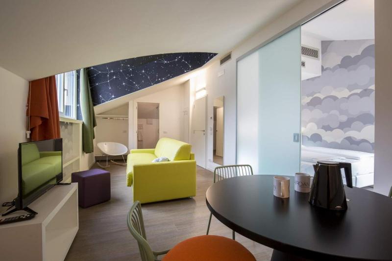 Deluxe Junior Suite image 3
