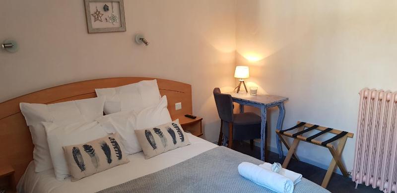 Double Room image 3