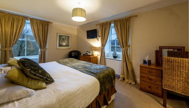 Double Room image 3