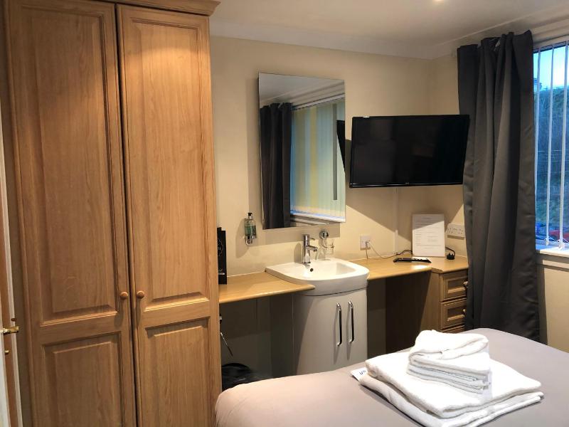 Budget Double Room image 4