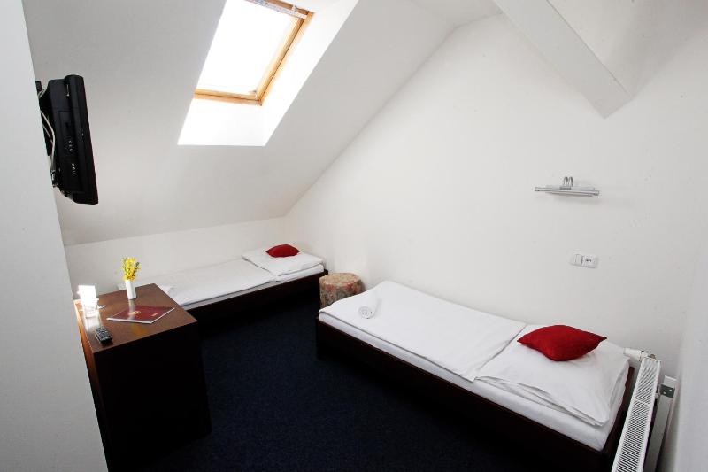 Standard Double or Twin Room image 3
