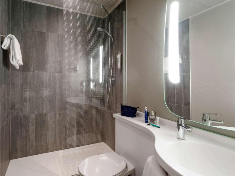 Standard Twin Room image 2