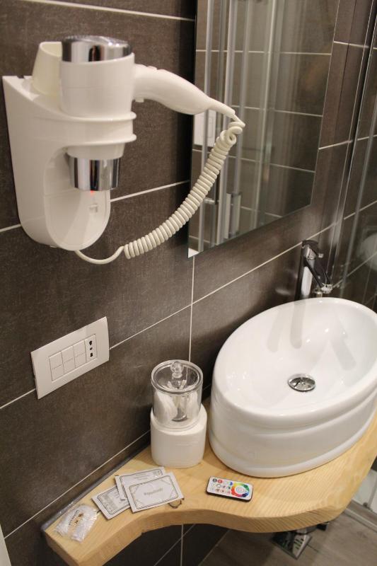 Quadruple Room with Balcony image 1