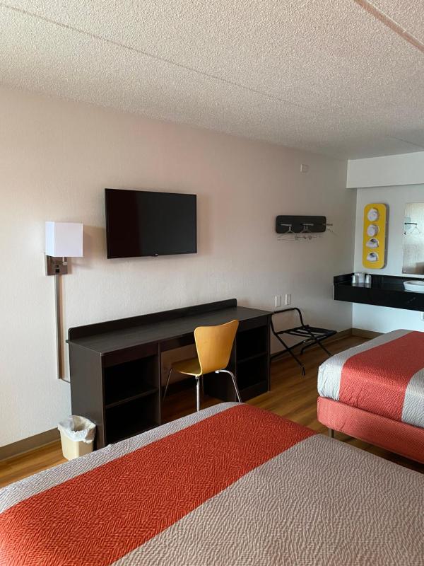 Quadruple Room image 2