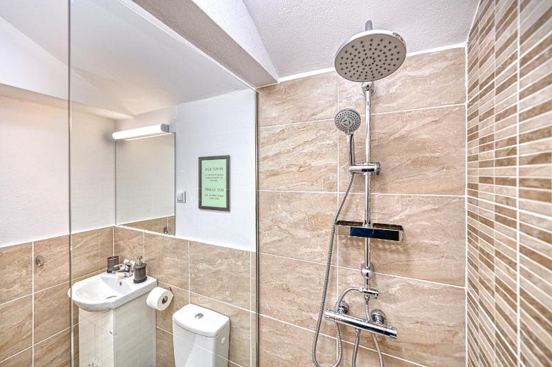 T House - image 31