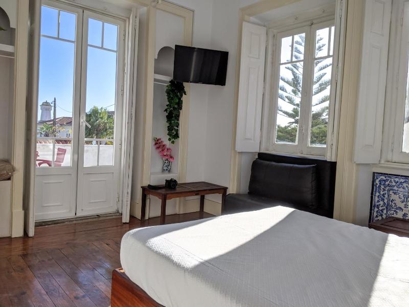 Double Room with Balcony image 4