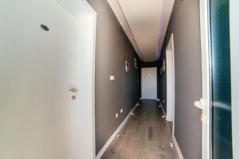 Studio with Pool View image 4