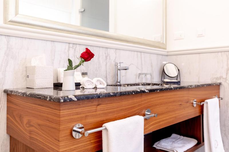 Deluxe Double or Twin Room with Free SPA Access image 4