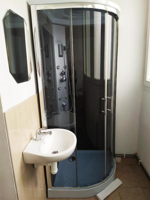 Triple Room with Shared Bathroom image 4