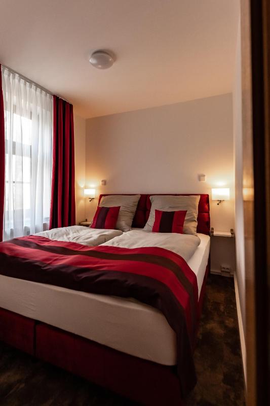 Deluxe Double Room (2 Adults + 1 Child) image 1