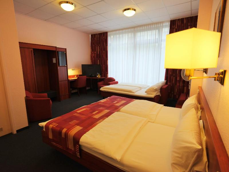 Quadruple Room image 4