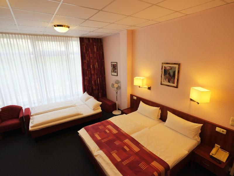 Quadruple Room image 3