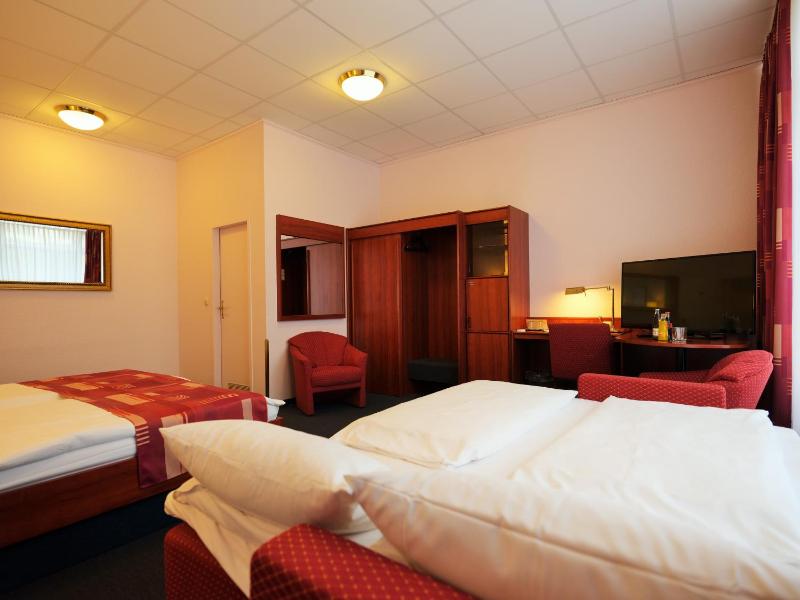 Quadruple Room image 2