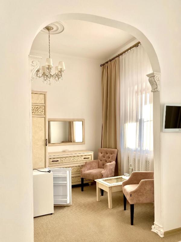 Deluxe Double Room image 3