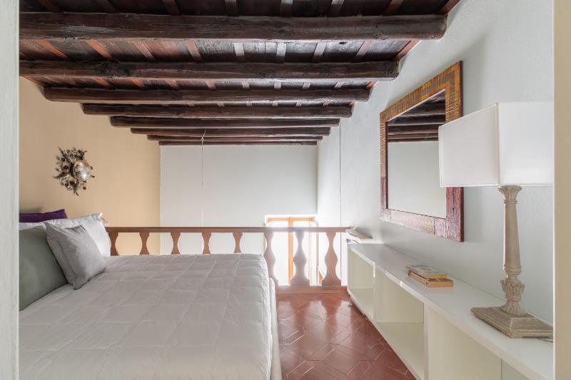 iFlat Pantheon Historic Two-Story Apartment - image 7