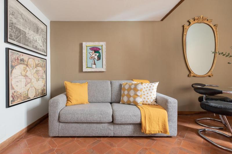 One-Bedroom Apartment image 4