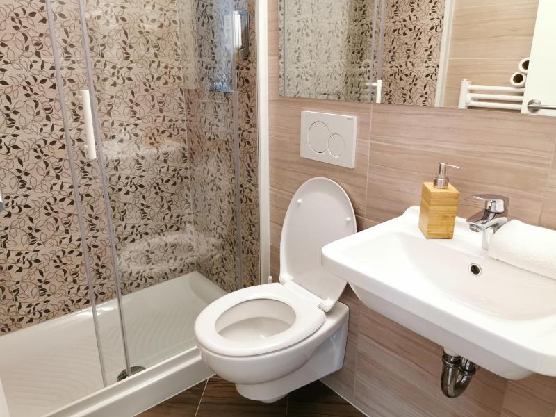 Double Room with River View image 2