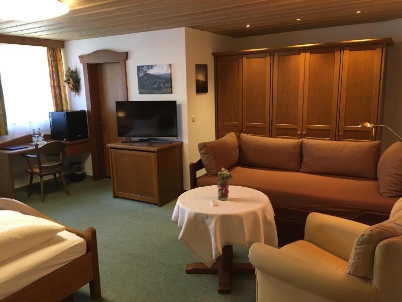 Standard Triple Room image 3