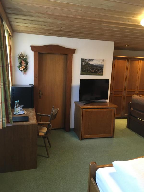 Standard Triple Room image 4