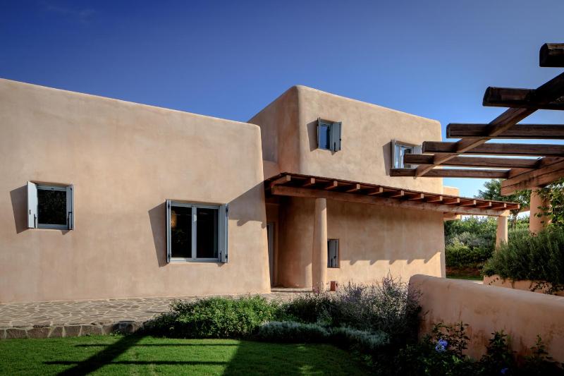 Four-Bedroom Villa with Private Pool image 3