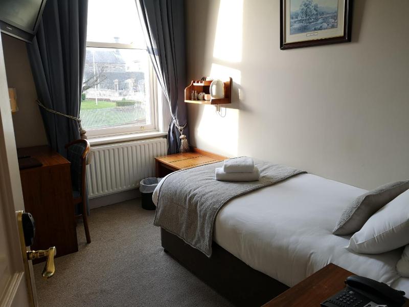 Standard Single Room with Shower image 1
